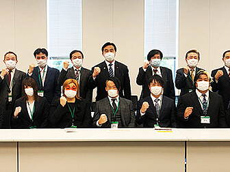 Japanese wrestling finds unity...